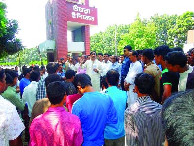 NILPHAMARI: Workers of Sonic (Bangladesh) Ltd at Uttara Export Processing Zone (EPZ) at Sangalshi village in Nilphamari Sadar upazila brought out a procession demanding realisation of 9- point demands on Sunday.