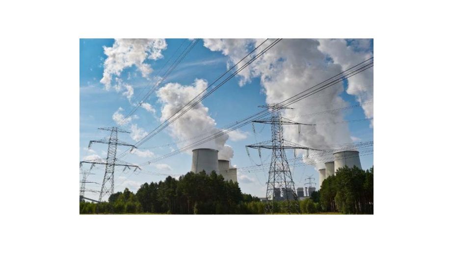 Smoke billows from the chimneys of a coal-fired power plant. (File photo)