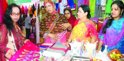 RANGPUR: Hundreds of people including women thronging the regional SME fair in Rangpur city amid huge sales of locally produced quality SME products on Friday.