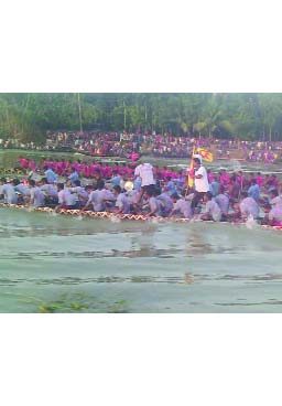 NOAPARA(Jessore): A traditional boat race was organised on Bhairab River by Noapara Pourashava yesterday.
