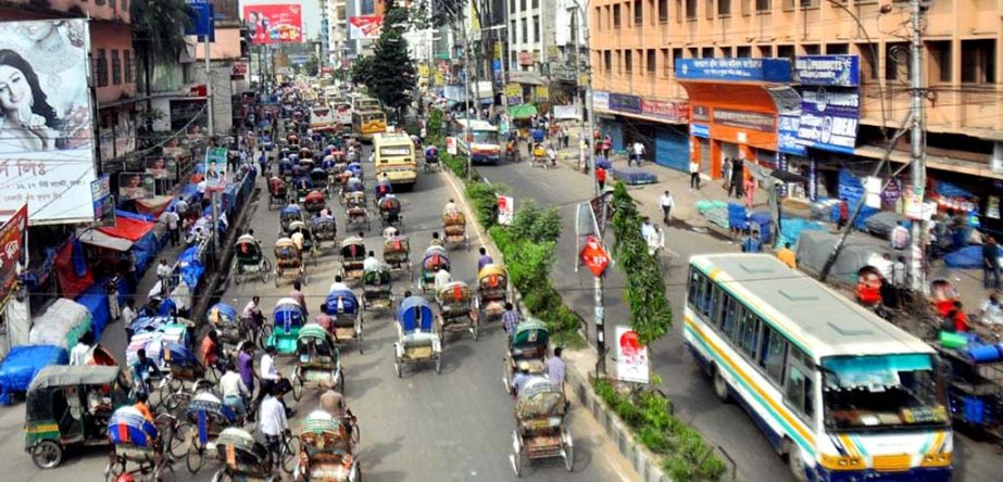 Movement of vehicles was almost normal during hartal hours called by Islamic parties demanding death sentence to former minister Latif Siddiqui for his derogatory remarks on Hajj and Tablig Jamaat. The snap was taken on Sunday from the city's Palton area