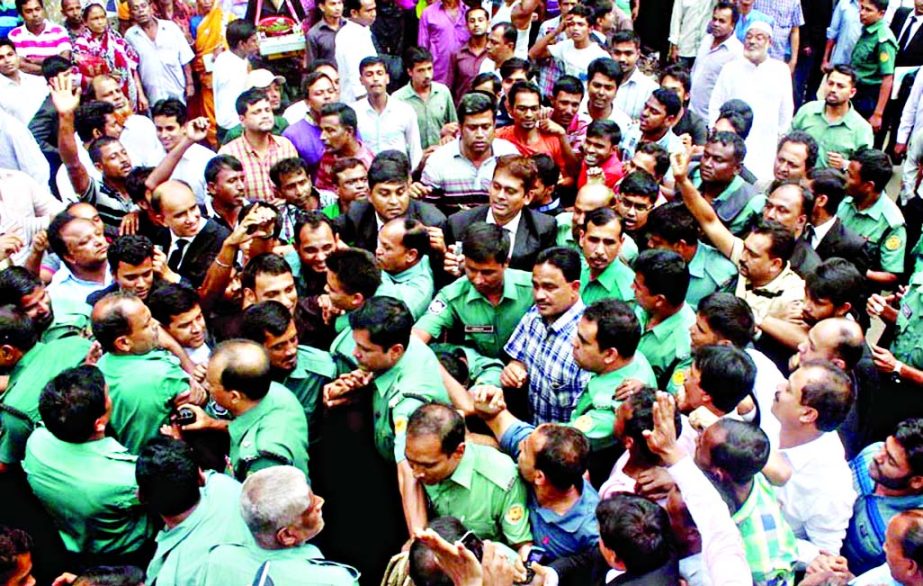 Jubo Dal President Moazzem Hossain Alal and 64 other leaders, workers being taken to the court on Sunday.