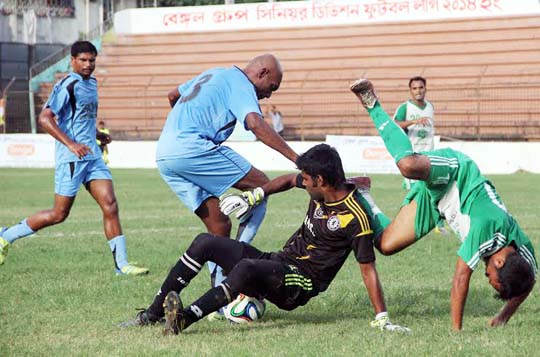 An action from the match of the Bengal Group Senior Division Football League between Bangladesh Boys Club and Mohakhali Eleven at the Bangabandhu National Stadium on Wednesday.