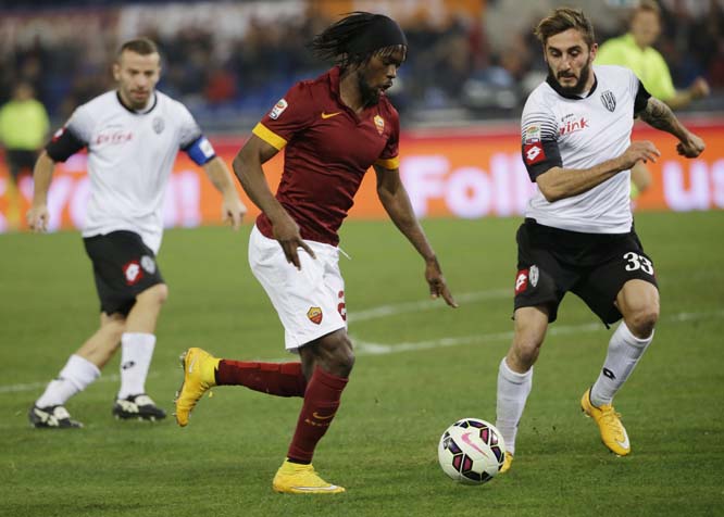 Roma's Gervinho (center) and Cesena's Francesco Renzetti vie for the ball during the Serie A soccer match between Roma and Cesena at Rome's Olympic stadium on Wednesday.