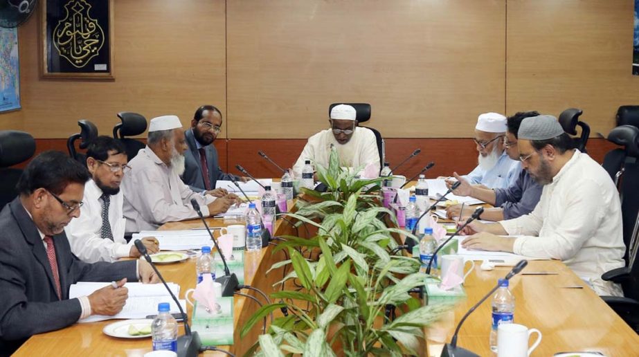 Malek Mollah, Vice Chairman of the Executive Committee of the Board of Directors of Al-Arafah Islami Bank Limited presiding over the 460th EC meeting at its board room on Thursday.