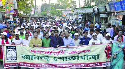 DINAJPUR: Cultural Affairs Minister Asaduzzaman Noor MP led a rally at Dinajpur town marking the Golden Jubilee of Dinajpur Nattya Samity and drama festival on Saturday.