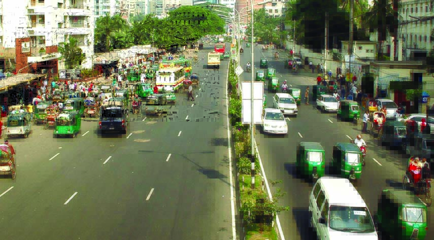 The movement of vehicles on the city streets seen comparatively thin during hartal called by Bangladesh Jamaat-e-Islami. The snap was taken from Shahbagh area on Monday.