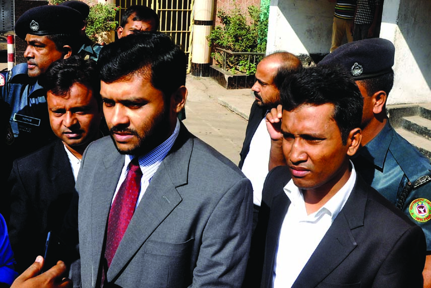 A 5-member lawyers' team of death convicted Kamaruzzaman met him at Dhaka Central Jail on Thursday.