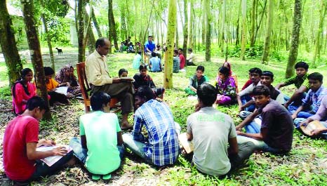 JAMALPUR: Students of Bafat Uddin Talukder High School at Madarganj in Jamalpur have to attend classes under the trees due to shortage of class rooms.