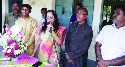 RANGPUR: Adv Hosne Ara Lutfa Dalia MP addressing a view -sharing meeting at Haji Emrat Ali Govt Primary School as Chief Guest o0n Thursday afternoon.