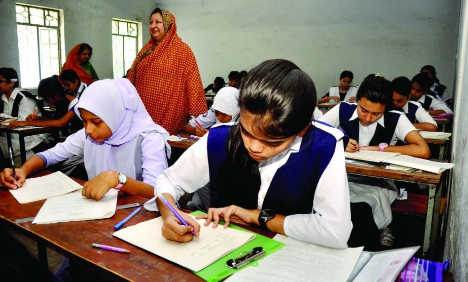 JSC-JDC examinations across the country begins on Friday. This photo was taken from Dhanmondi Govt Girls' High School.