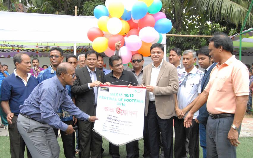 BFF President Kazi M Salahuddin inaugurating the Sonali Otit Club Max Group Under 10-12 Football Festival by releasing ballons at the BFF Artificial Turf at Motijheel on Saturday.