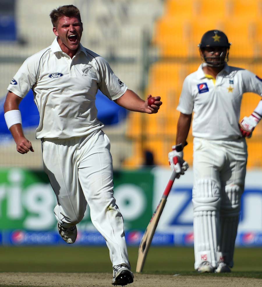 New Zealand bowler Corey Anderson (L) celebrates after taking the wicket of Pakistani cricketer Mohammad Hafeez on the first day of the first Test match between Pakistan and New Zealand at the Zayed International Cricket Stadium in Abu Dhabi on Sunday.