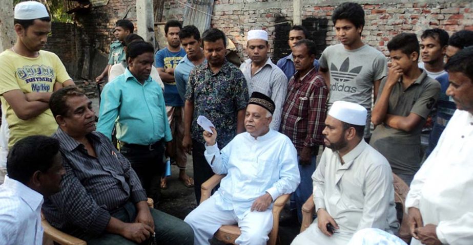 CCC Mayor M Monzoor Alam talking to the local elite at fire revenged area of ward No 41 in the city yesterday.