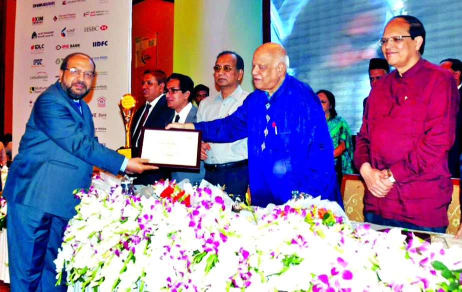Finance Minister AMA Muhith, handing over the crest of 'Small Entrepreneur Friendly Bank of the Year' award to Mohammad Abdul Mannan, Managing Director of Islami Bank Bangladesh Limited at a function in a city hotel on Wednesday. Bangladesh Bank Governo