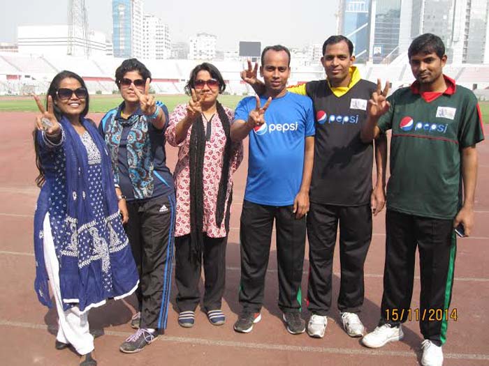 The winners of the Mini Marathon Competition (Men's & Women's) of the Dhaka Reporters Unity (DRU) Sports Festival showing victory sign at the Bangabandhu National Stadium on Saturday.