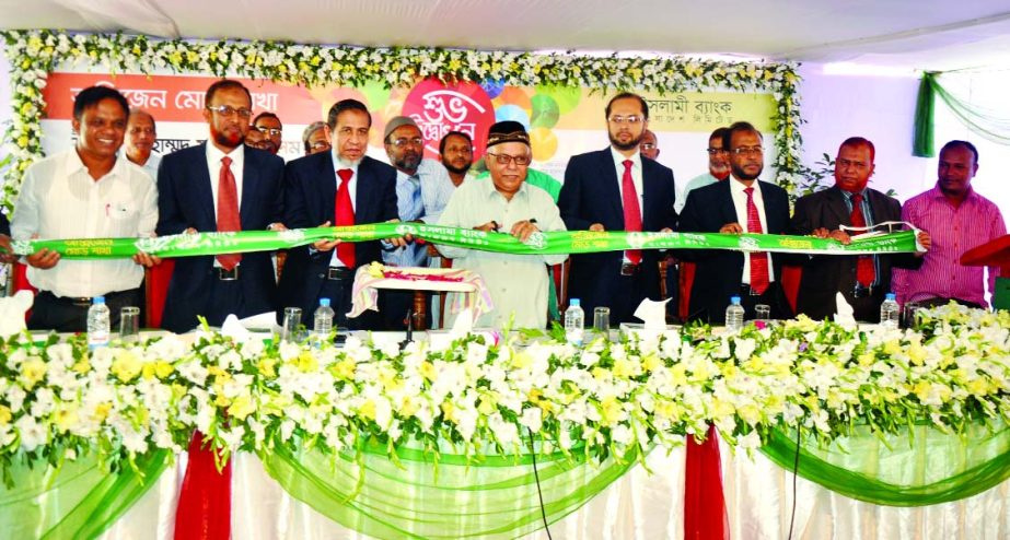 Chittagong City Corporation Mayor Mohammad Monjur Alam inaugurating 290th branch of the bank at Oxyzen More of Chittagong on Sunday. Deputy Managing Director Nurul Islam Khalifa and EVPs Mohammad Monirul Moula, Mohammad Amirul Islam and Mohammad Mustafizu