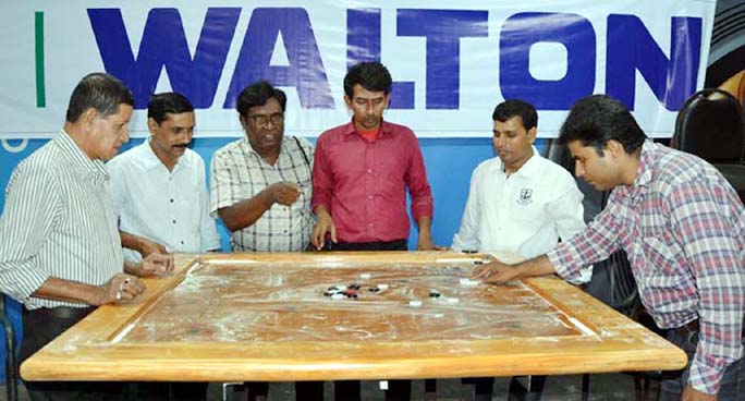 A scene from the carrom competition of the Walton Photo Journalists' Sports Festival at the Bangladesh Photo Journalists' Association auditorium on Sunday.