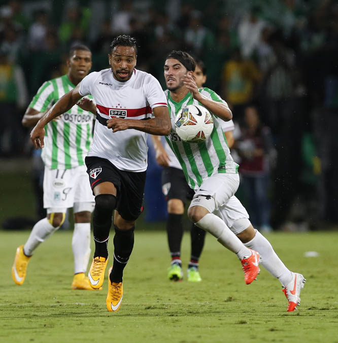 Alvaro Pereira of Brazil's Sao Paulo (left) and Sebastian Perez of Colombia's Atletico Nacional vie for the ball during a Copa Sudamericana semifinal soccer match in Medellin, Colombia on Wednesday.