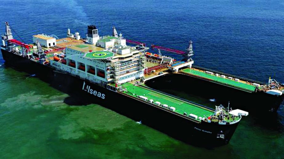 The world's largest ship, the Pieter Schelte can lift loads of 48,000 tonnes.