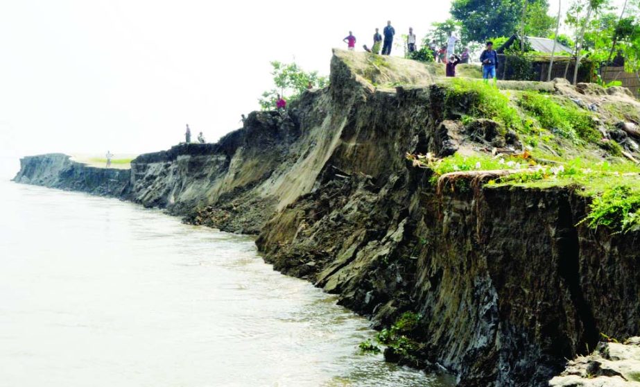 SIRAJGANJ: Sudden Jamuna river erosion has threatened houses at Bali Ghorguri village in Sirajganj Sadar Upazila. This picture was taken on Tuesday.