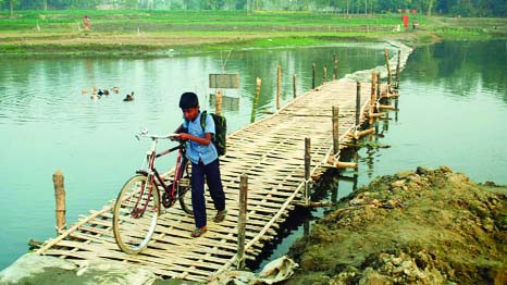 BOGRA: A pucca bridge is urgently needed over Ichhamoti River at Jinjintola- Dashpara point as many people of the area have to cross the risky bamboo made bridge everyday. This picture was taken yesterday.