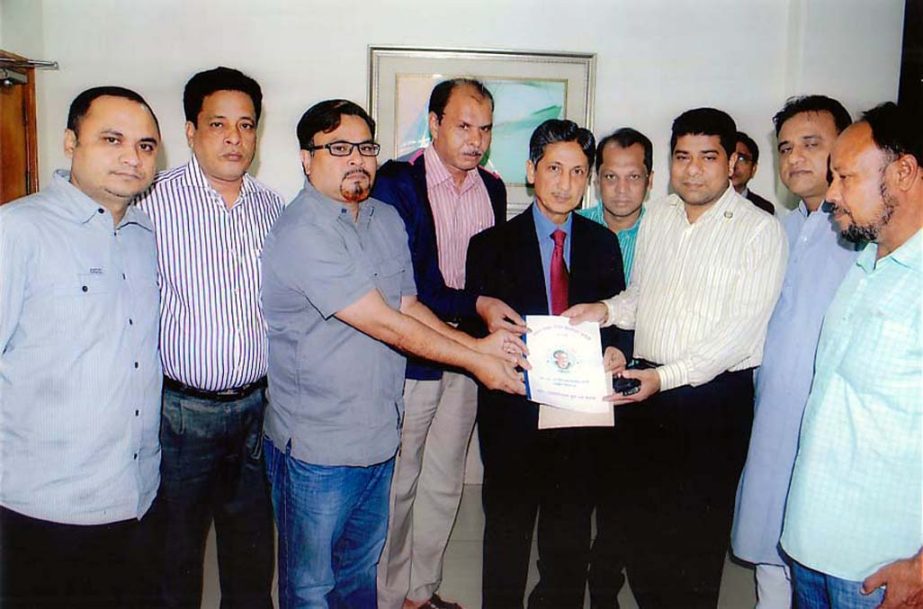 Leaders of Victory Day Celebration Committee presenting Special Profile to CDA Chairman Abdus Salam at a function in the city yesterday.