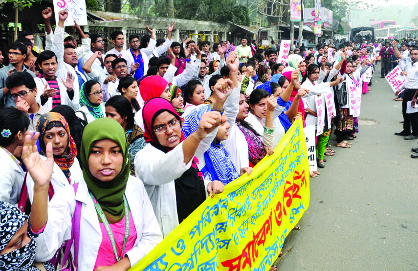 BSC Dental students formed a human chain in front of the National Press Club in the city on Monday to meet their various demands.
