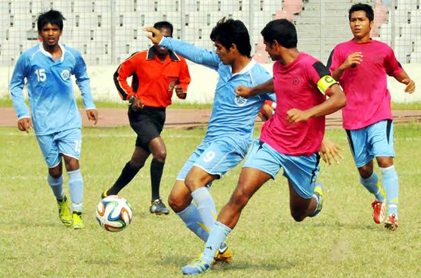 Action from the match of Bengal Group Senior Division Football League between Friends Social Welfare Organization and Bangladesh Boys Club at the Bangabandhu National Stadium on Tuesday. Friends Social Welfare Organization won the match 1-0.