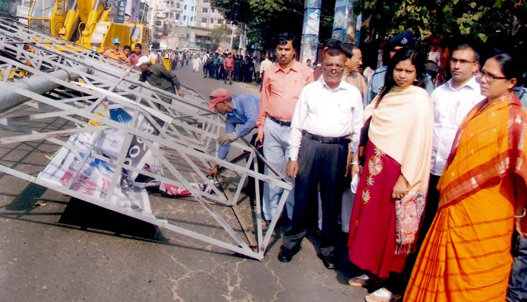 CMP and CCC jointly conducted an eviction drive to remove illegal billboards at lal digir Par in the city yesterday.