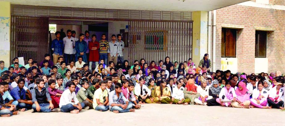 BARISAL: Students of Institute of Health Technology(IHT), Barisal observed sit- in programme demanding punishment to the policemen who attack them on Thursday.
