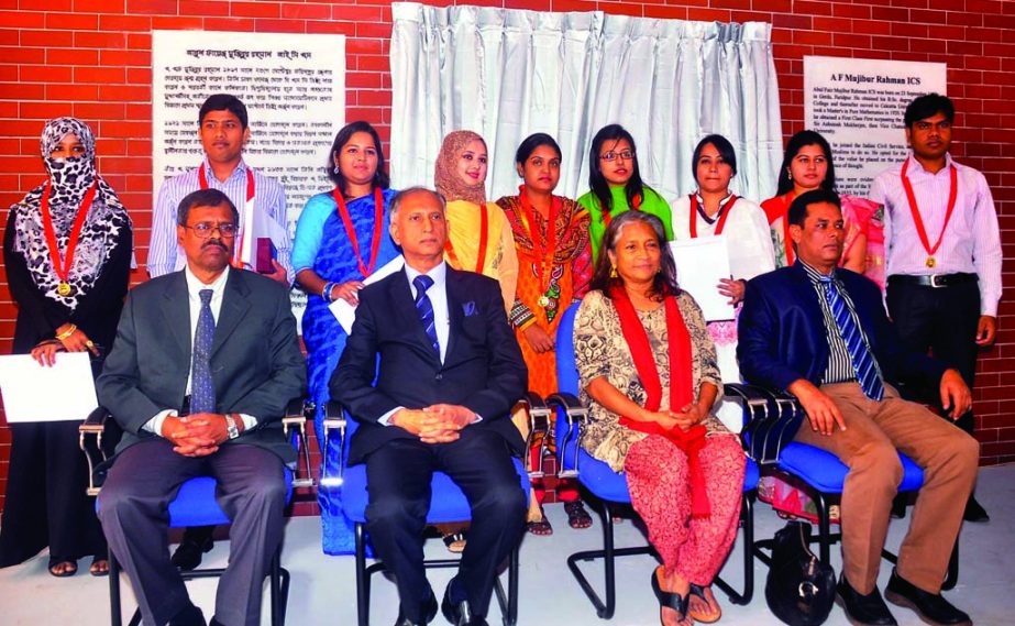 Dhaka University Vice-Chancellor Prof Dr AAMS Arefin Siddique along with other distinguished guests pose for photograph with the recipients of AF Mujibur Rahman Foundation Gold Medals at AF Mujibur Rahman Ganit Bhaban of the university on Saturday.
