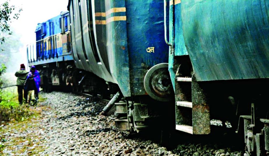 Four compartments of Gazipur-bound train from Ishwardi veered off tracks near Syedabad Railway Station on Sunday disrupting service for several hours.