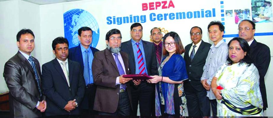 Sayed Nurul Islam, Member (Investment Promotion) of Bangladesh Export Processing Zones Authority and Zha Kaili, Managing Director of HM Zipper (BD) Co Ltd sign an investment agreement at BEPZA Complex in the city on Monday for setting up a zipper manufact