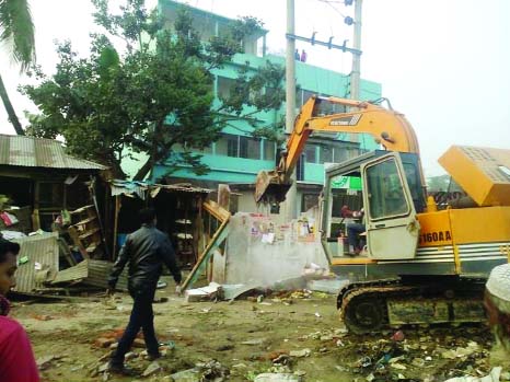 KISHOREGANJ: District Administration and Kishoreganj Pourashava jointly conducted a drive to evict illegal structures at Barabazar kitchen market on Monday. Magistrate Abu Tahar Sayed led the mobile court.