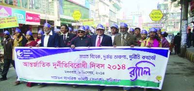 BARISAL: Conscious Citizen Committee (CCC), Barisal District Unit brought out a rally marking the International Anti-Corruption Day at Ashwini Kumar Hall on Tuesday.