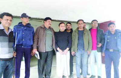 KISHOREGANJ: Police arrested BADC Assistant Director Rejaul Karim from Tangail town for fake 92916 bags of fertilizer allegation cost of eight crore on Monday midnight.
