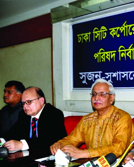 Former Adviser of Caretaker Government Hafizuddin Khan speaking at the Roundtable titled â€˜Dhaka City Corporation and District Council Electionâ€™ organised by Sujan at the National Press Club on Thursday.