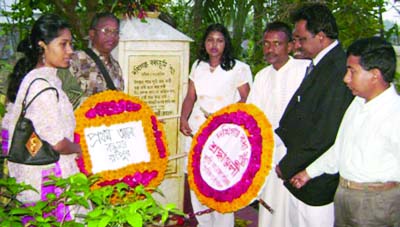 RANGPUR: People from all walks of life pay rich tribute to the 10 martyred intellectuals at Dakhiganj Shwashan Baddhyabhumi every year on Aprill 4.