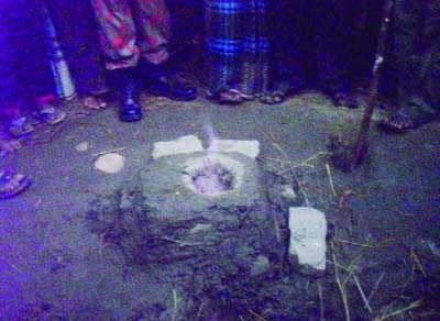 NARSINGDI: Local people found gas when they were sinking tube-well in on agricultural land at Monahordi upazila in the district recently.