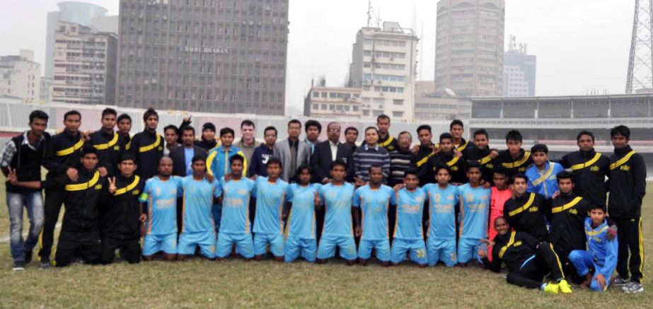 Members of Fakirerpool Youngmens Club, the champions of the Bengal Group Senior Division Football League with the guests and officials pose for a photo session at the Bangabandhu National Stadium on Saturday.