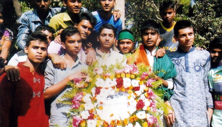 Office-bearers of Chittagong Boys Club placing wreaths at the Shaheed Minar on Tuesday.