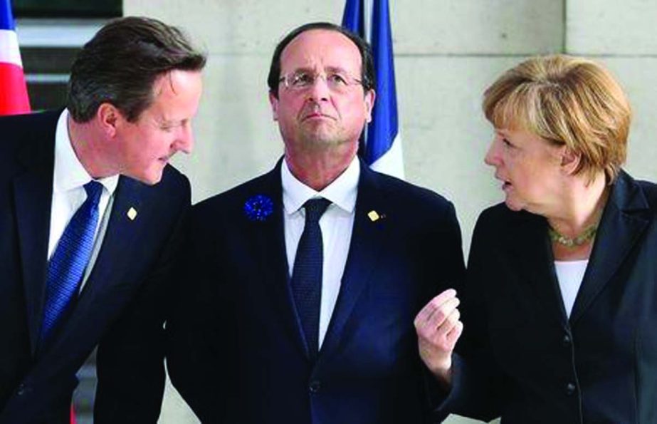 (L-R) Britain's Prime Minister David Cameron, France's President Francois Hollande and Germany's Chancellor Angela Merkel attend a "Last Post" ceremony at the Menin Gate in Ypres, to commemorate the centenary of the start of World War 1.