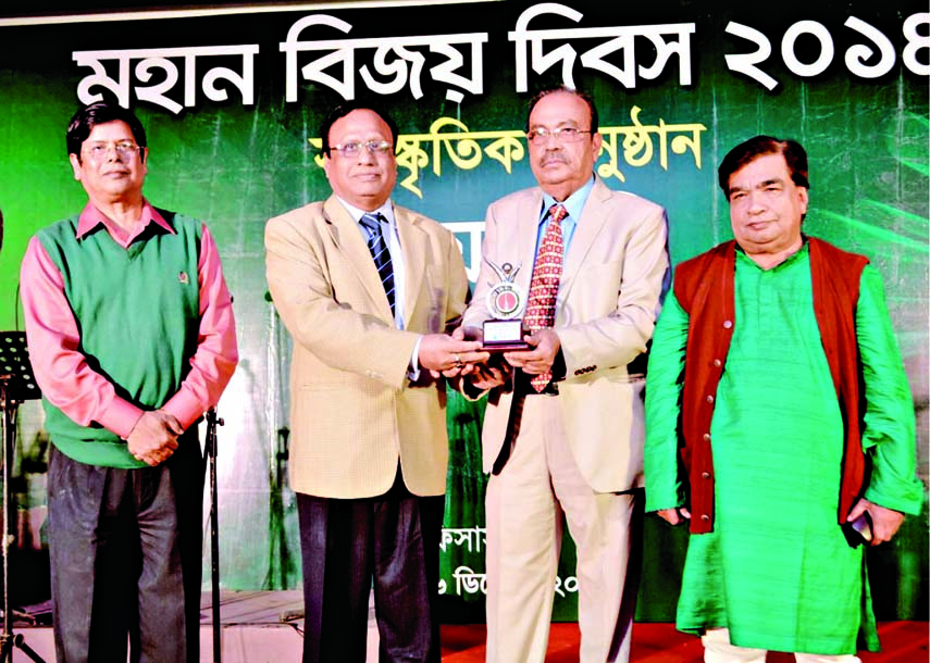 General Secretary of Officers' Club Abu Alam Md Shahid Khan giving citation to Freedom Fighter and Executive Engineer of LGED Zahidur Rahman Khan in the city recently for his courageous role in the Liberation War. Cabinet Secretary Mosharraf Hossain Bhui