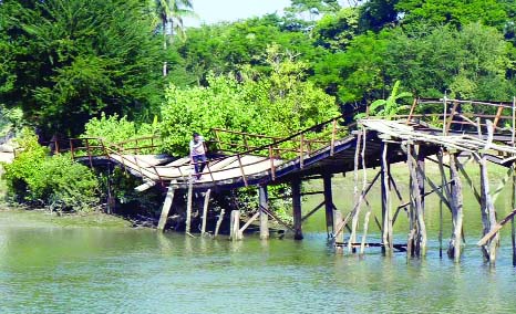 PATUAKHALI: Broken wooden bridge over Thonjhupara canal at Kuakata Upazila needs immediate repair. This picture was taken on Friday.