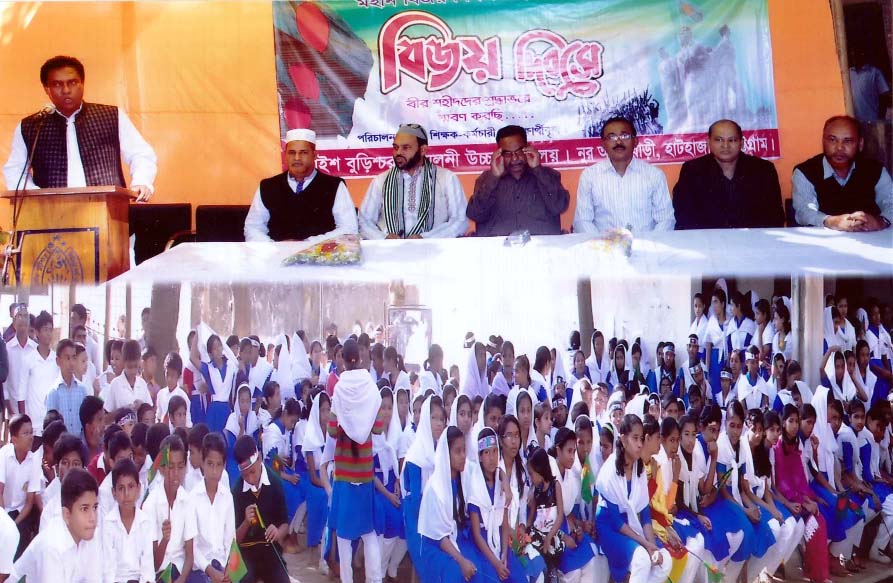 CDA Member Younus Gani Chowdhury speaking at a discussion meeting on the occasion of Victory Day at Kuaish Burichar Sammiloni High School yesterday.