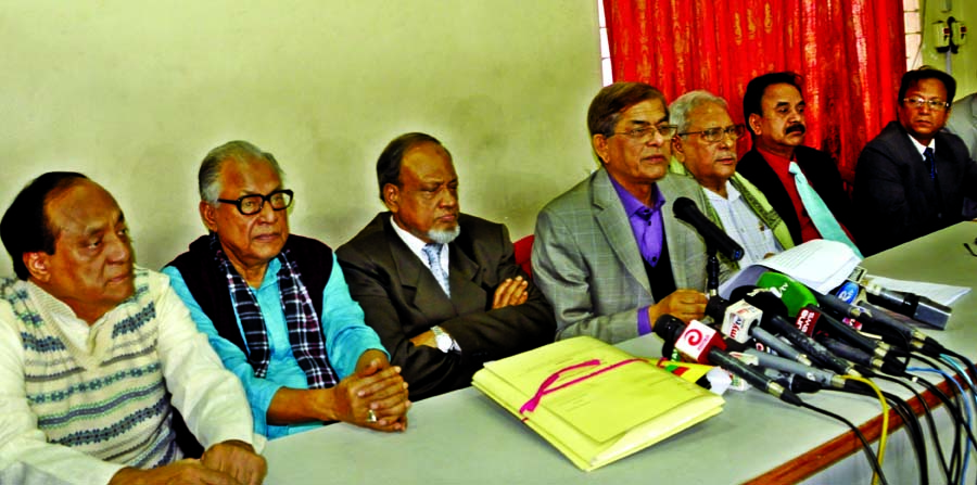 BNP Acting Secretary General Mirza Fakhrul Islam Alamgir speaking at a press conference at the party central office in the city's Nayapalton on Tuesday protesting influence on judiciary.