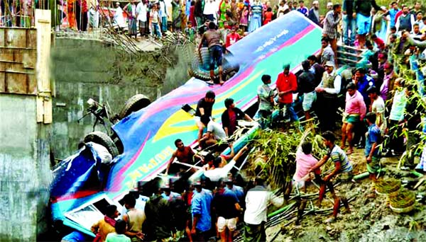 A passenger bus plunged into a roadside ditch, killing 10 and injuring 20 others in Rajapur Upazila of Jhalakati district on Tuesday evening.