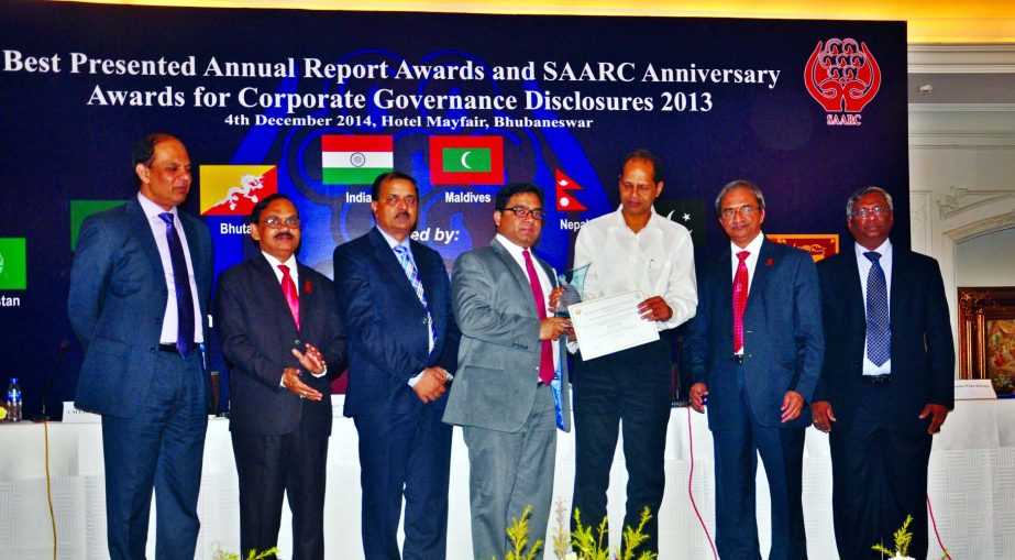 Wafi SM Khan, Senior Executive Director of Green Delta Insurance, receiving first prize in insurance sector from South Asian Federation of Accountants (SAFA) for Best Presented Annual Report and Corporate Governance Disclosures for the year 2013 at Bhuban