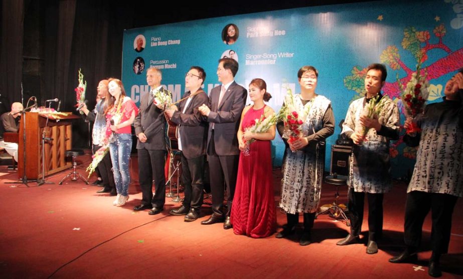 A cultural show to mark the 41 years of Bangladesh-Korea diplomatic tie held at TSC of Dhaka University on last Thursday.